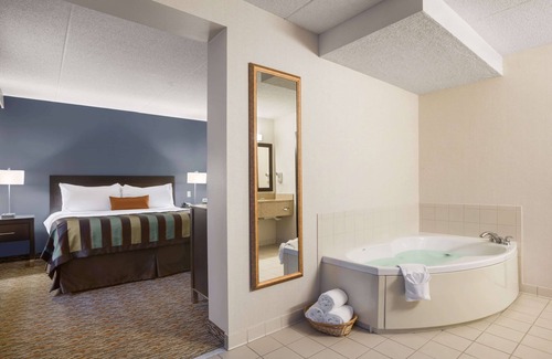 Sylvania Hotel | Wingate by Wyndham - Sylvania/Toledo