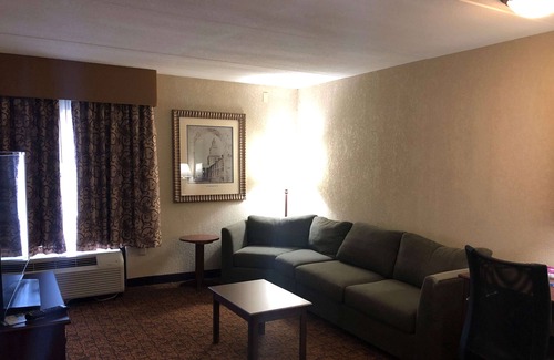 Linthicum Heights Hotel | Wingate by Wyndham Baltimore BWI Airport