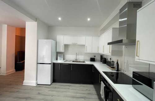 Fenham House | Wingrove-5 Bdrm 2 Bath House Free Parking and Wifi