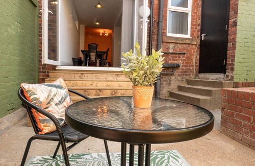 Fenham House | Wingrove-5 Bdrm 2 Bath House Free Parking and Wifi