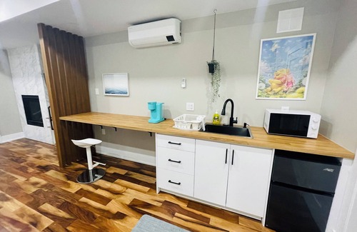 Wexford House | "Winnie The Pooh" Cozy Solo Studio Toronto