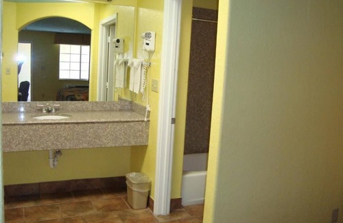 North San Antonio - SAT Hotel | Winnquest Inn Near Ft. Sam Houston