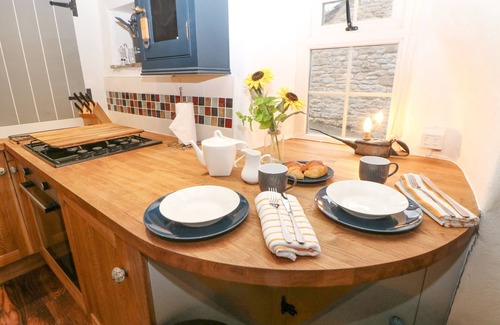 Peak District Cottage | WINSLADE, pet friendly, character holiday cottage in Bradwell