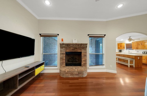 Justin House | Winsome House 3/2, 5 Mi From Texas Motor Speedway