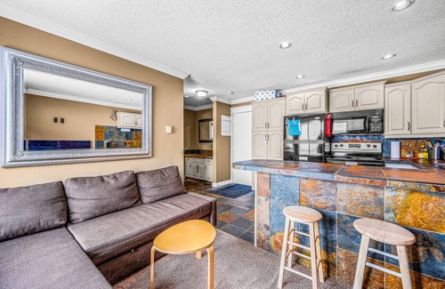 Big White Ski Resort Apartment | Winter Escape On Perfection, Ski In/Out, Pool and Hot Tub