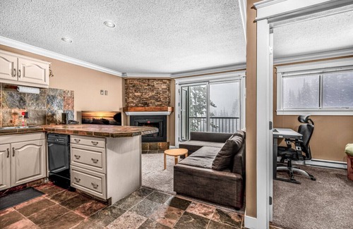 Big White Ski Resort Apartment | Winter Escape On Perfection, Ski In/Out, Pool and Hot Tub