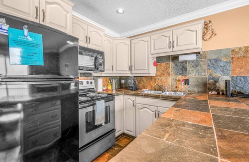 Big White Ski Resort Apartment | Winter Escape On Perfection, Ski In/Out, Pool and Hot Tub