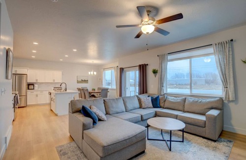 American Fork House | WINTER PROMO! Pet-Friendly Home W/Large Fenced Yard & Mtn Views