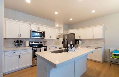 American Fork House | WINTER PROMO! Pet-Friendly Home W/Large Fenced Yard & Mtn Views