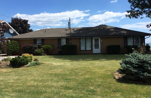 Thamesville House | Winter Rental; Birders' Joy ; Lake Erie Beach Front; Walkers beach; 3 BR/2 Bathn