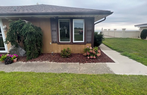 Thamesville House | Winter Rental; Birders' Joy ; Lake Erie Beach Front; Walkers beach; 3 BR/2 Bathn