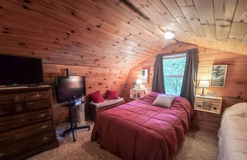 Deer River Cabin | WINTER RETREAT OR SNOWMOBILE & ICE FISHING BASE CAMP-close to trails