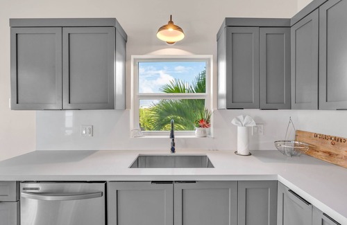 Key Colony Beach House | Winter Sale! Cabana Club, Dock, Kayak Launch, Pet Friendly