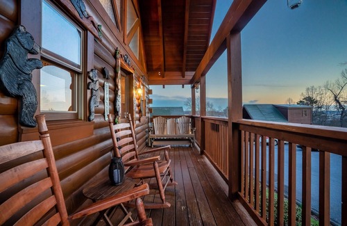 Pigeon Forge Cabin | WINTER SPECIAL!EZ ROADS!HOT TUB, CENTRAL LOCATION TO THE ATTRACTIONS!