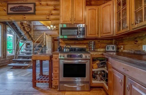 Chickamauga Cabin | Winter Views are Stunning! Christmas Decorated all Dec. Perfect for retreats!