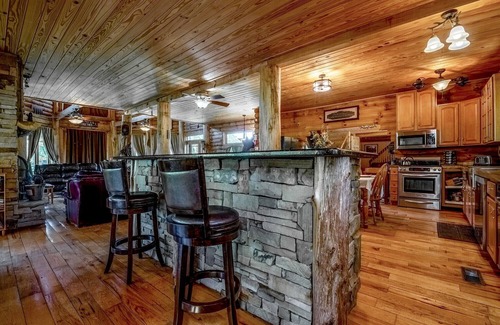 Chickamauga Cabin | Winter Views are Stunning! Christmas Decorated all Dec. Perfect for retreats!
