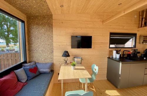Elsfleth Apartment | WiNZiG Wohnen Tiny House SKADI am Weserstrand