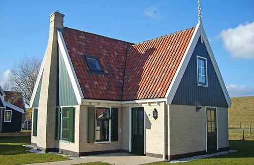 Hippolytushoef House | Wiringherlant by Interhome