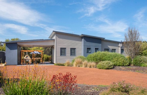 Wilyabrup Ski Chalet | Wirraway Luxury Chalet | Lake Views | Private Gardens