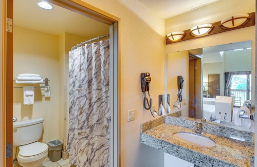 Wisconsin Dells Condo | Wisconsin Dells Condo w/Pool & Resort Amenities!