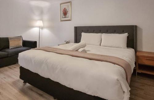 Wishart Apartment | Wishart 1Bed 1Bath Tiny, Quiet House w Parking M15