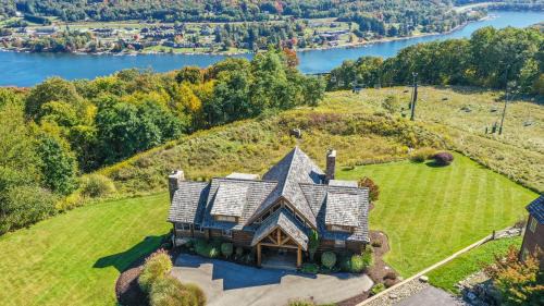 McHenry House | Wispy Business