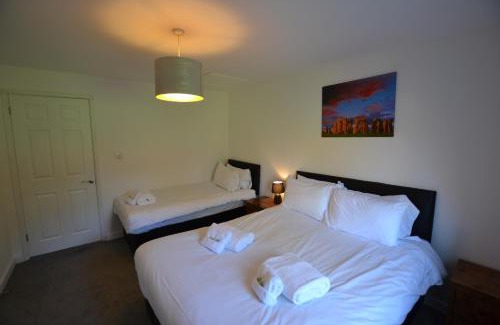 Salisbury Apartment | Wisteria 2 bed House - STAYSEEKERS