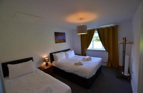 Salisbury Apartment | Wisteria 2 bed House - STAYSEEKERS