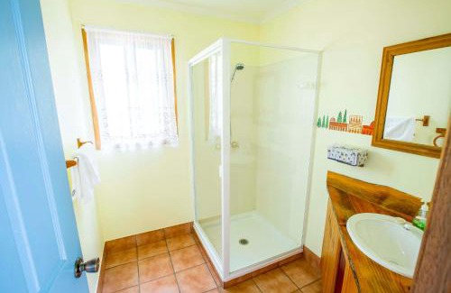 Wyberba Ski Chalet | Wisteria Cottage