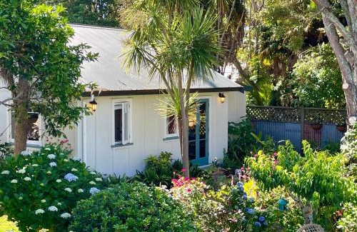 Russell Apartment | Wisteria Cottage