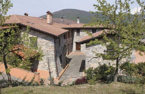 Fivizzano Apartment | Wisteria: Country nest with pool in countryside near Cinque Terre