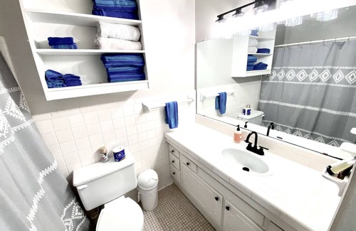 Pineville House | With KING suite