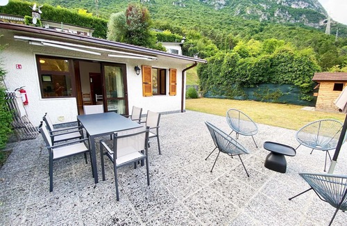 Idro Apartment | With large fenced garden, barbecue and panoramic view
