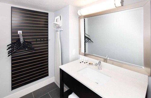 Downtown Tucson Hotel | Within walking distance of Tucson Museum of Art! With Pool Access & Free Parking