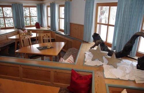 Partenen Bed & Breakfast | Wohlfühlpension Tirolerhof