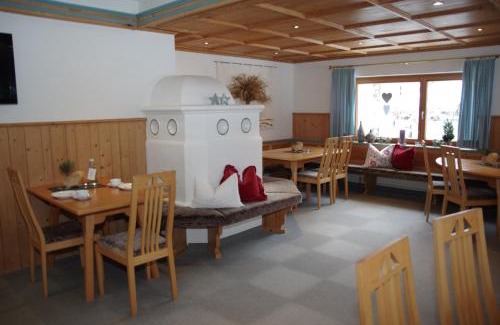 Partenen Bed & Breakfast | Wohlfühlpension Tirolerhof