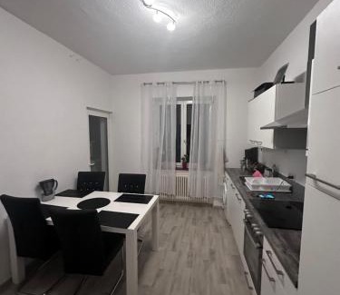 Petershausen-West Apartment | Wohnen am Wasser - Privatzimmer - Sharing Apartment