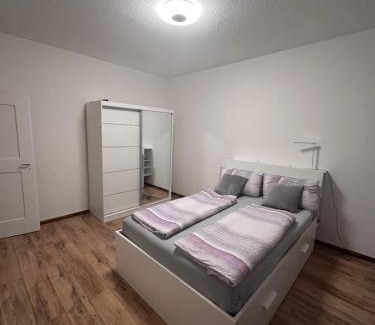 Petershausen-West Apartment | Wohnen am Wasser - Privatzimmer - Sharing Apartment