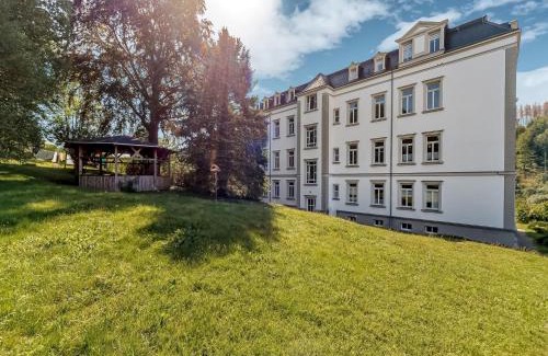 Grunhainichen Villa | Wohnung mit großer Gemeinschaftsterrasse, cleaning included