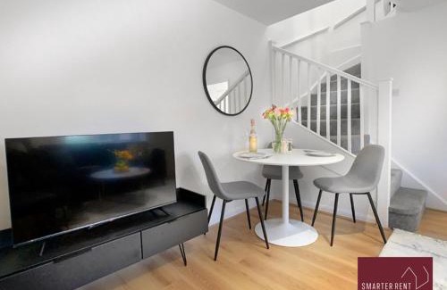 Wokingham Apartment | Wokingham - 2 Bed Modern House - Parking