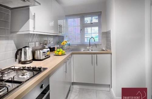 Wokingham Apartment | Wokingham - 2 Bed Modern House - Parking