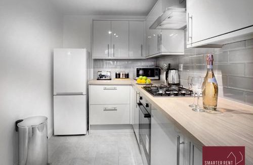 Wokingham Apartment | Wokingham - 2 Bed Modern House - Parking