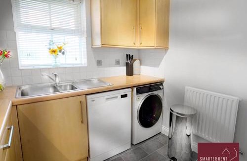 Wokingham Apartment | Wokingham - 2 Bedroom Ground Floor Flat - With Parking