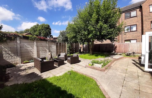 Wokingham Apartment | Wokingham - Central 2 beds home with parking