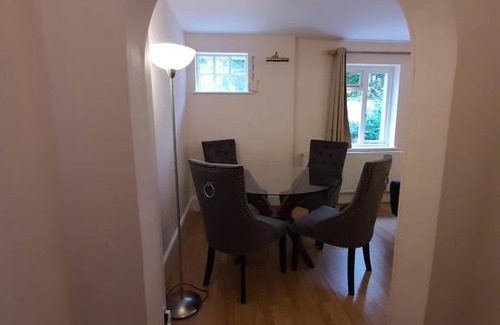 Wokingham Apartment | Wokingham - Central 2 beds home with parking