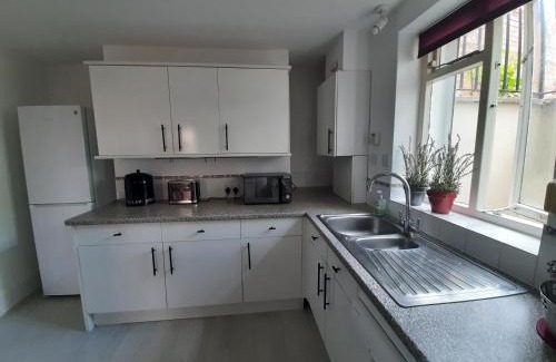 Wokingham Apartment | Wokingham - Central 2 beds home with parking