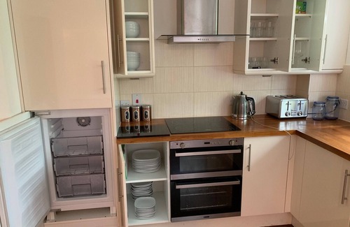Wokingham Apartment | Wokingham - Contemporary, Spacious - Three Bedroom (Two Bathroom) Apartment