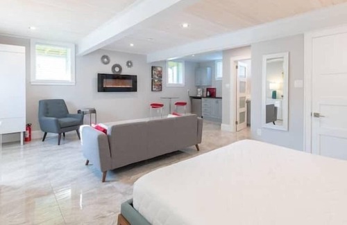 Wolfville House | Wolfville Raven Hill Vineyard Modern Suite