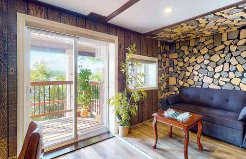 Wollaston House | Wollaston Castle with a Gorgeous Waterfront