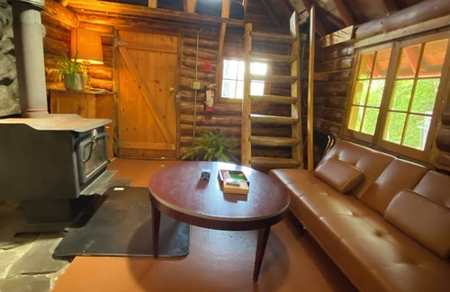 Isabella House | Wolverine Cabin - Wonderful Rustic Retreat